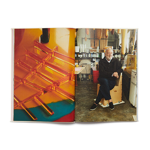 ボッテガ・ヴェネタのショーで使われた、あのチェアが販売